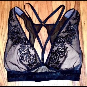 Mesh bra w/ embroidered flowers